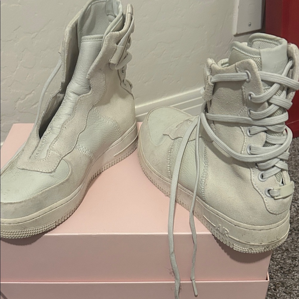Nike High-Top Lace-Up Sneakers iconic size US 9